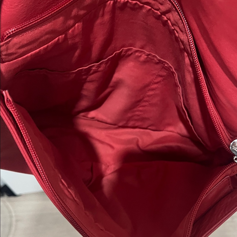 Elegant Mandarina Duck Red Leather Crossbody Bag - Picture 8 of 12